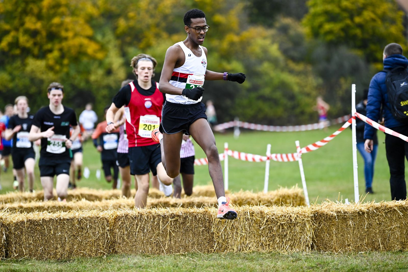 Samuel Berhane i ledning i P17 4 km