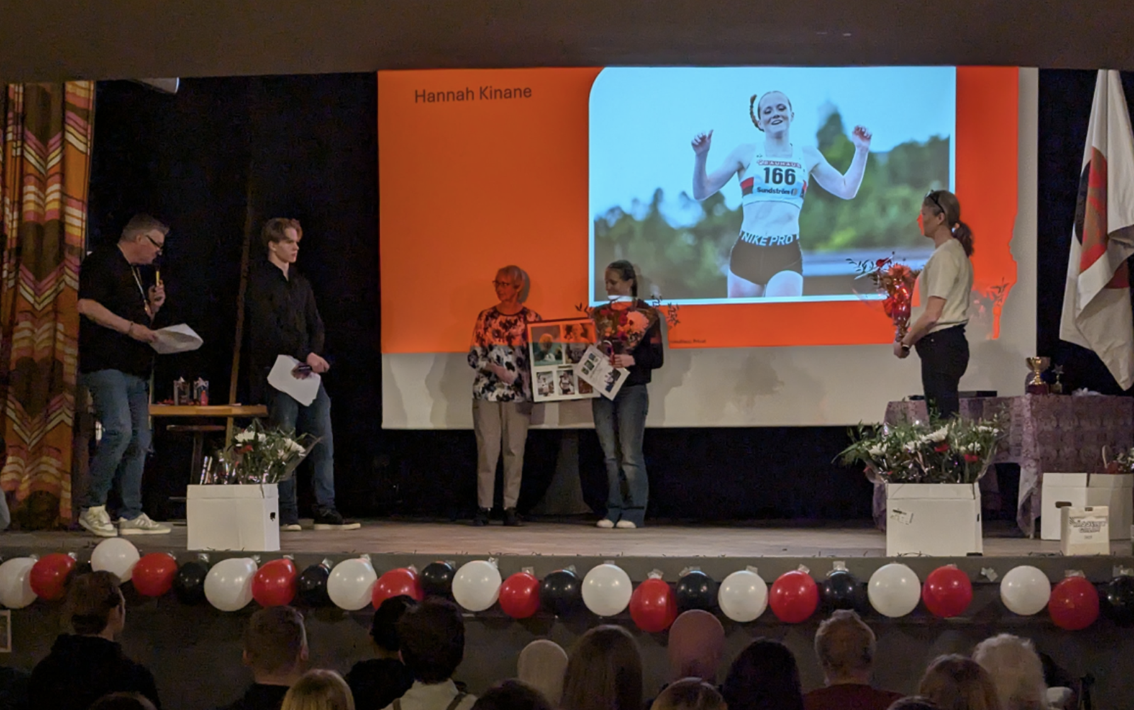 Hannah Kinane fick stipendiet i Sara Wedlunds minne, och priset delades ut av sa Wedlund