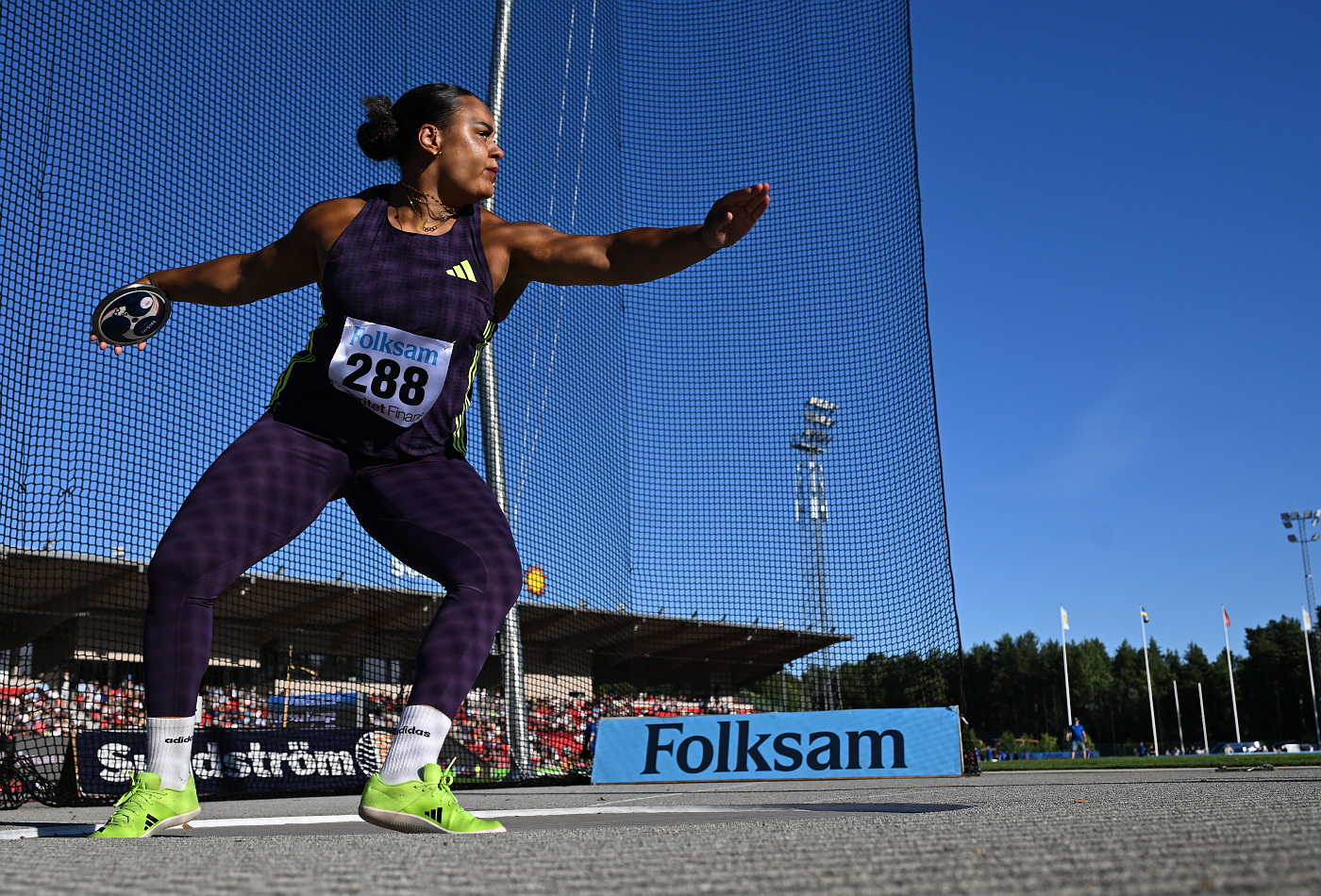 Bild på Vanessa Kamga i diskusringen